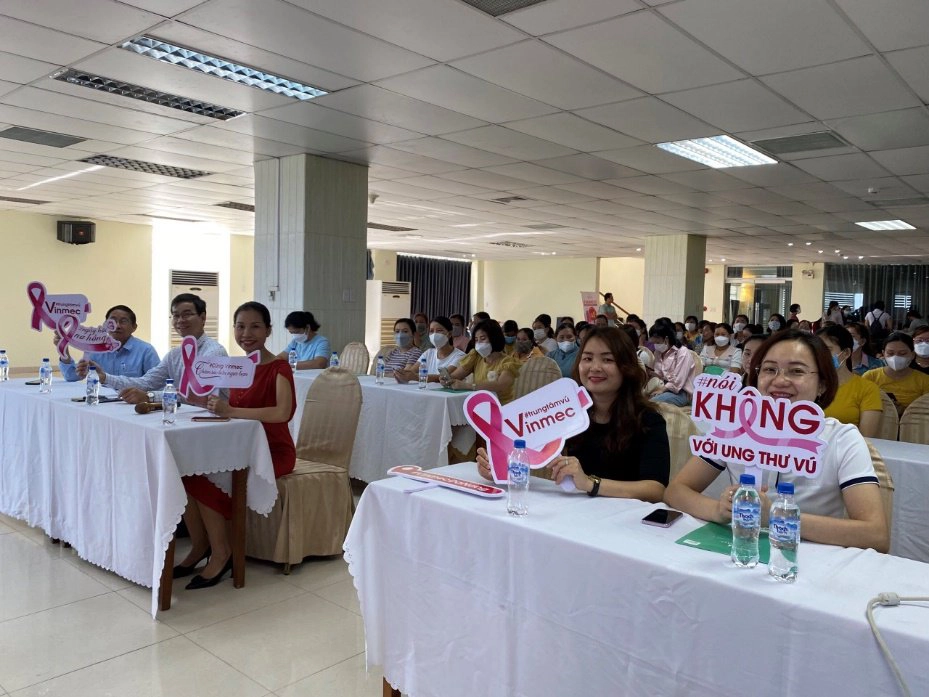 Vinmec đưa chương trình khám sàng lọc bệnh lý tuyến vú - giáp miễn phí tới hơn 300 người dân Đà Nẵng và miền Trung - Tây Nguyên