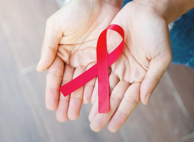 Virus HIV có lây qua nước bọt không?