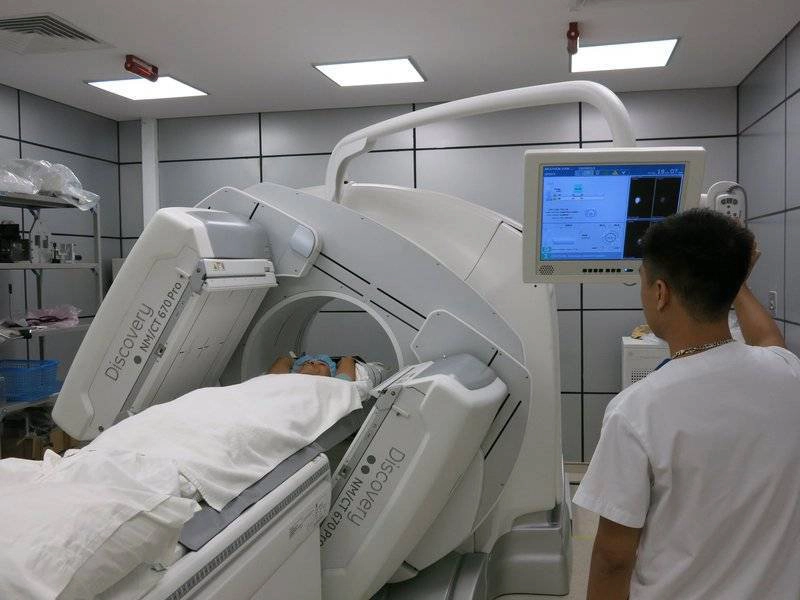 Vùng tăng ngấm thuốc (đồng vị phóng xạ) trong chụp xạ hình xương thường gặp ở bệnh lý nào?