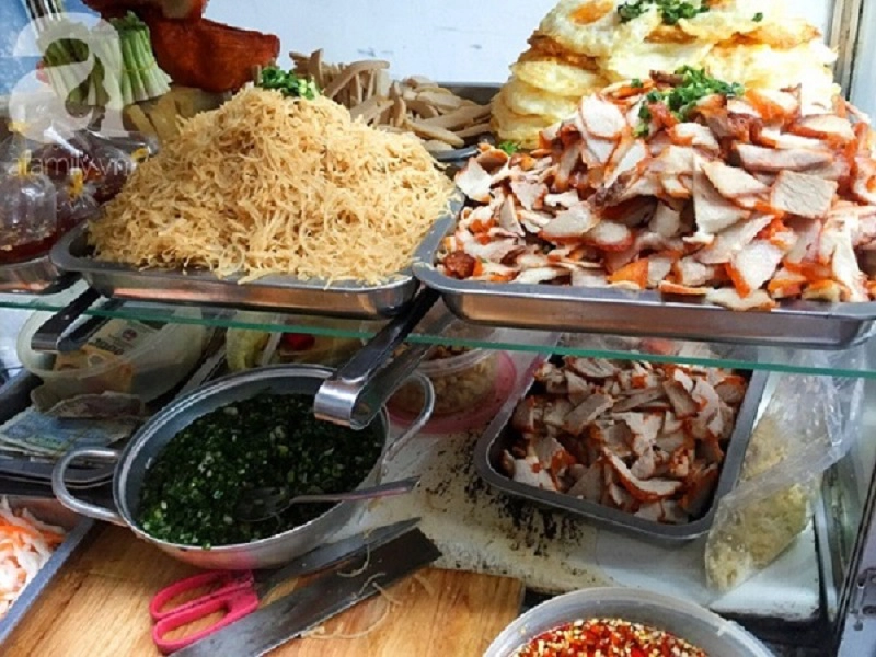 Xe bánh mì Tư Trầu ngon nức tiếng Sài Gòn: 60 năm vẫn “bao ghiền” bởi vị xíu mại độc quyền