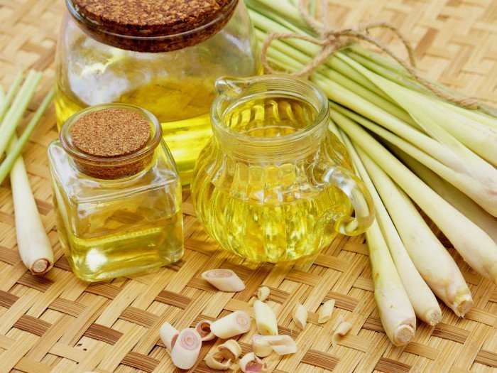 Xông tinh dầu tại nơi ở của bệnh nhân Covid