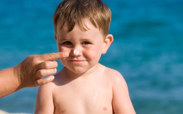 Xử lý cháy nắng ở trẻ em
